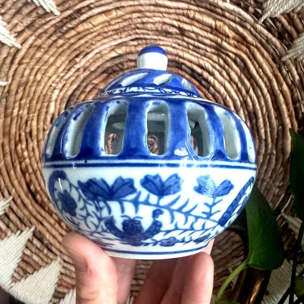 Vintage Chinoiserie Blue White Pierced Porcelain Lidded Ginger Jar Vase